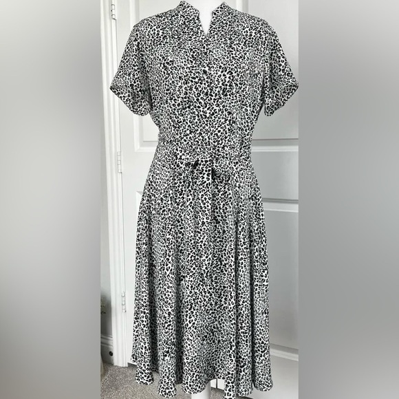 Nanette Lepore animal print size 8 
Short Sleeve - Picture 15 of 16